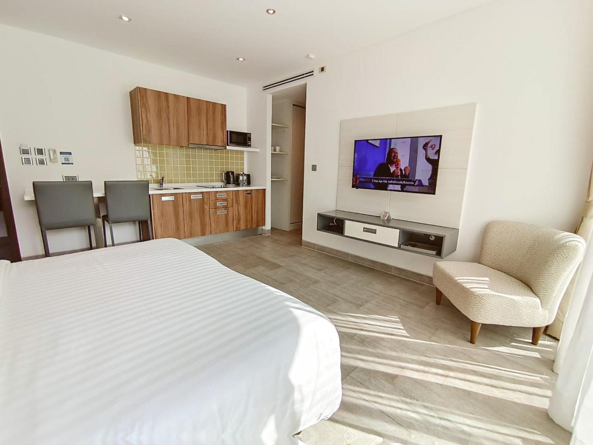 Lets Phuket Twin Sands Resort & Spa Patong ภายนอก รูปภาพ