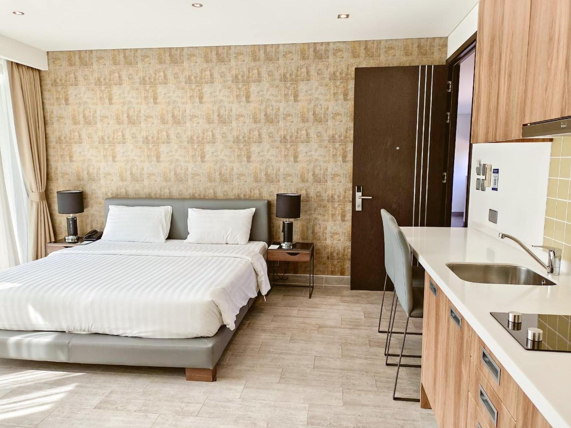 Lets Phuket Twin Sands Resort & Spa Patong ภายนอก รูปภาพ