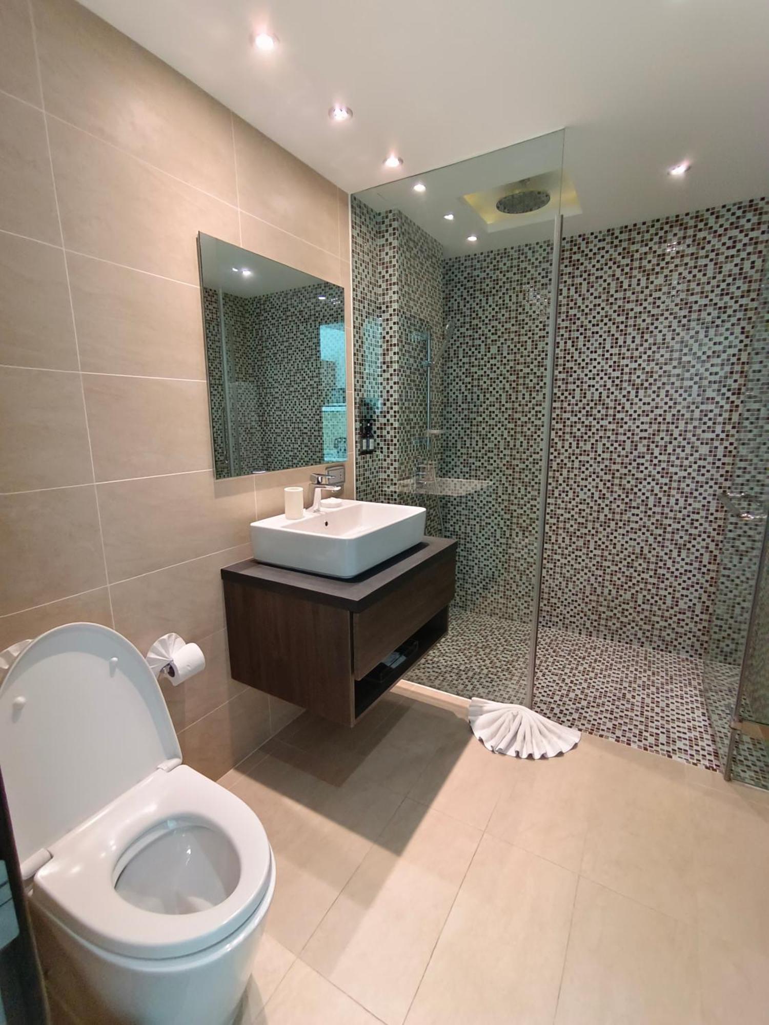 Lets Phuket Twin Sands Resort & Spa Patong ภายนอก รูปภาพ