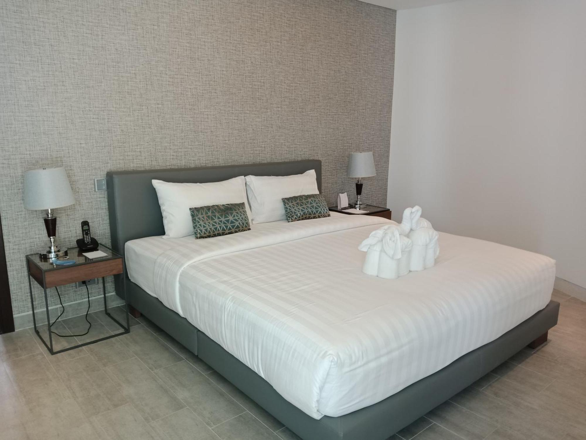 Lets Phuket Twin Sands Resort & Spa Patong ภายนอก รูปภาพ